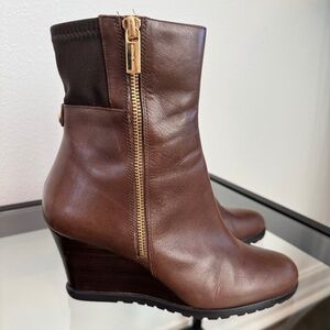 MICHAEL KORS Aileen Brown LeatherWedge Bootie Size 8